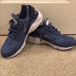 AIR HUARACHE BY NIKE